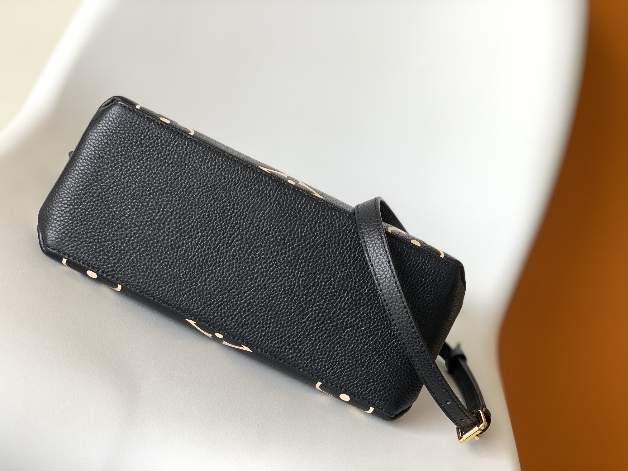 Louis Vuitton Basic Bag Black M-l-s