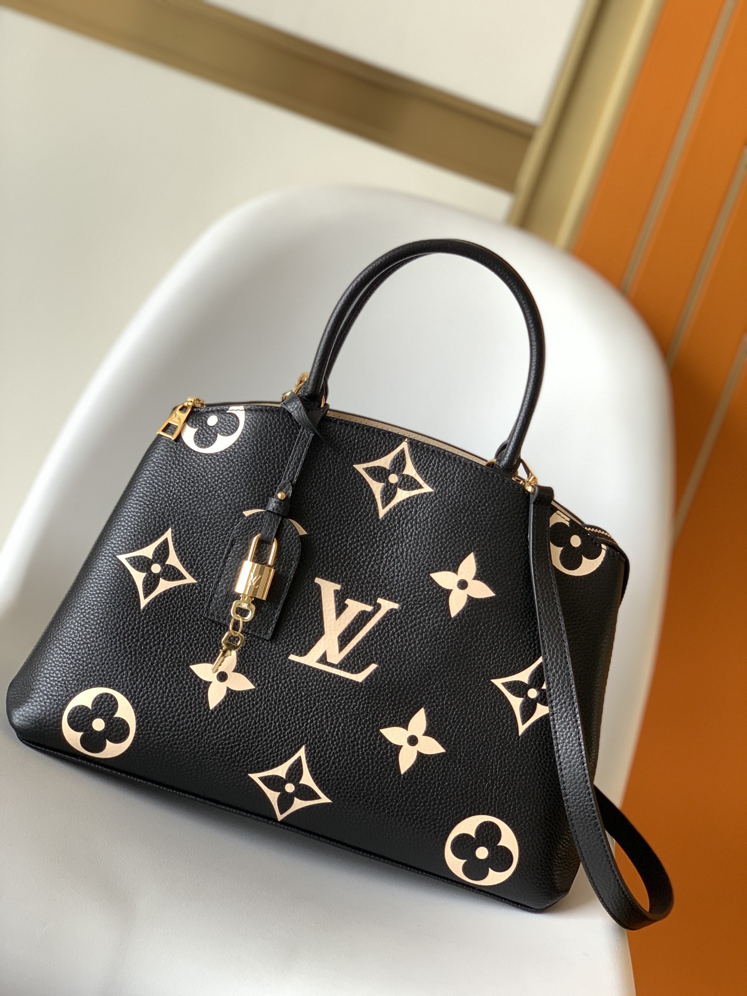 Louis Vuitton Basic Bag Black M-l-s