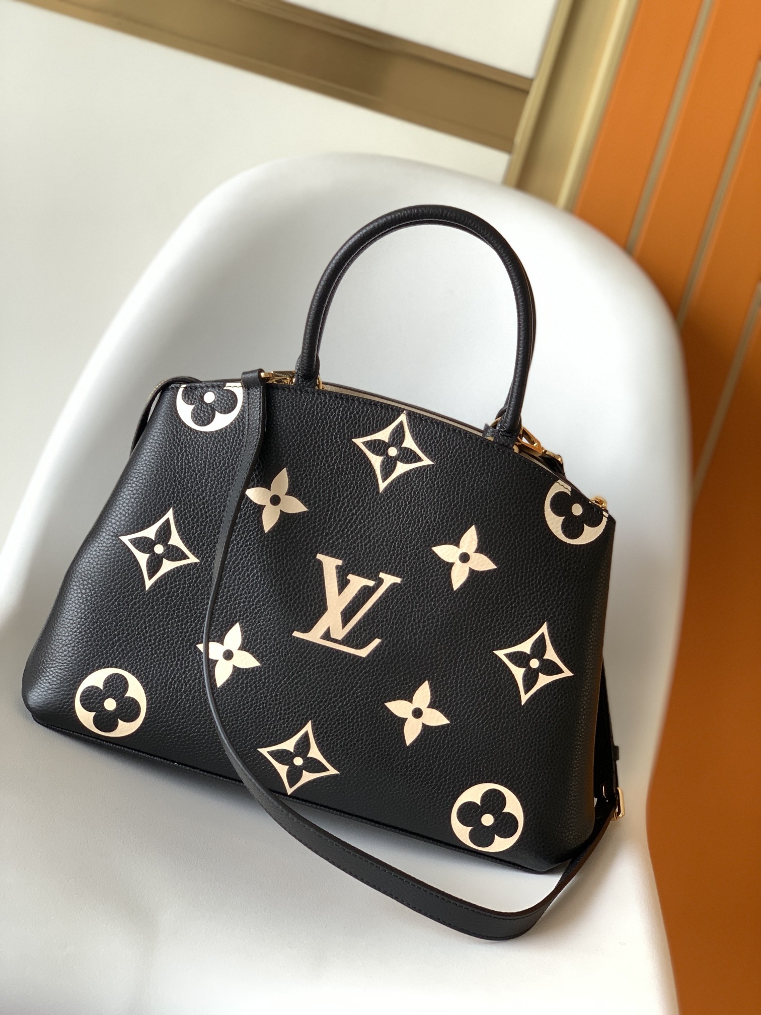 Louis Vuitton Basic Bag Black M-l-s