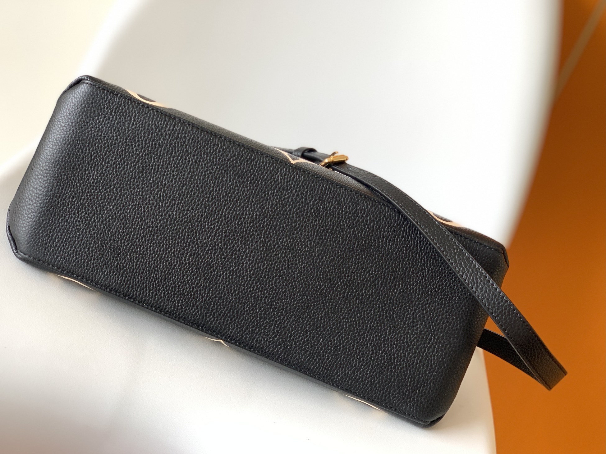 Louis Vuitton Basic Bag Black M-l-s