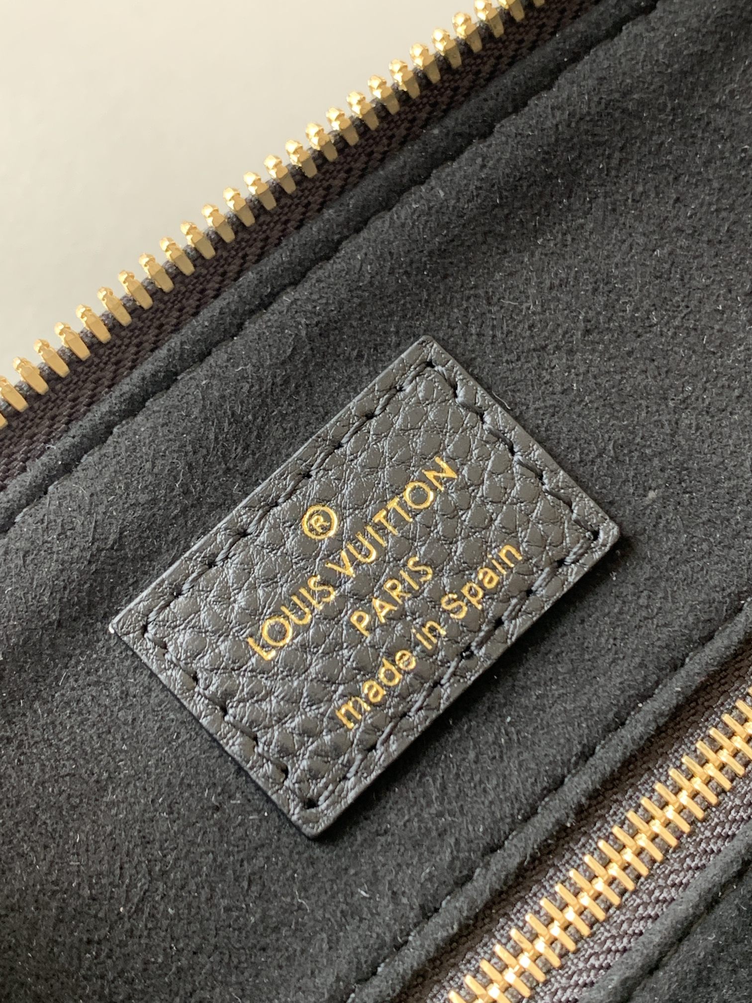 Louis Vuitton Basic Bag Black M-l-s