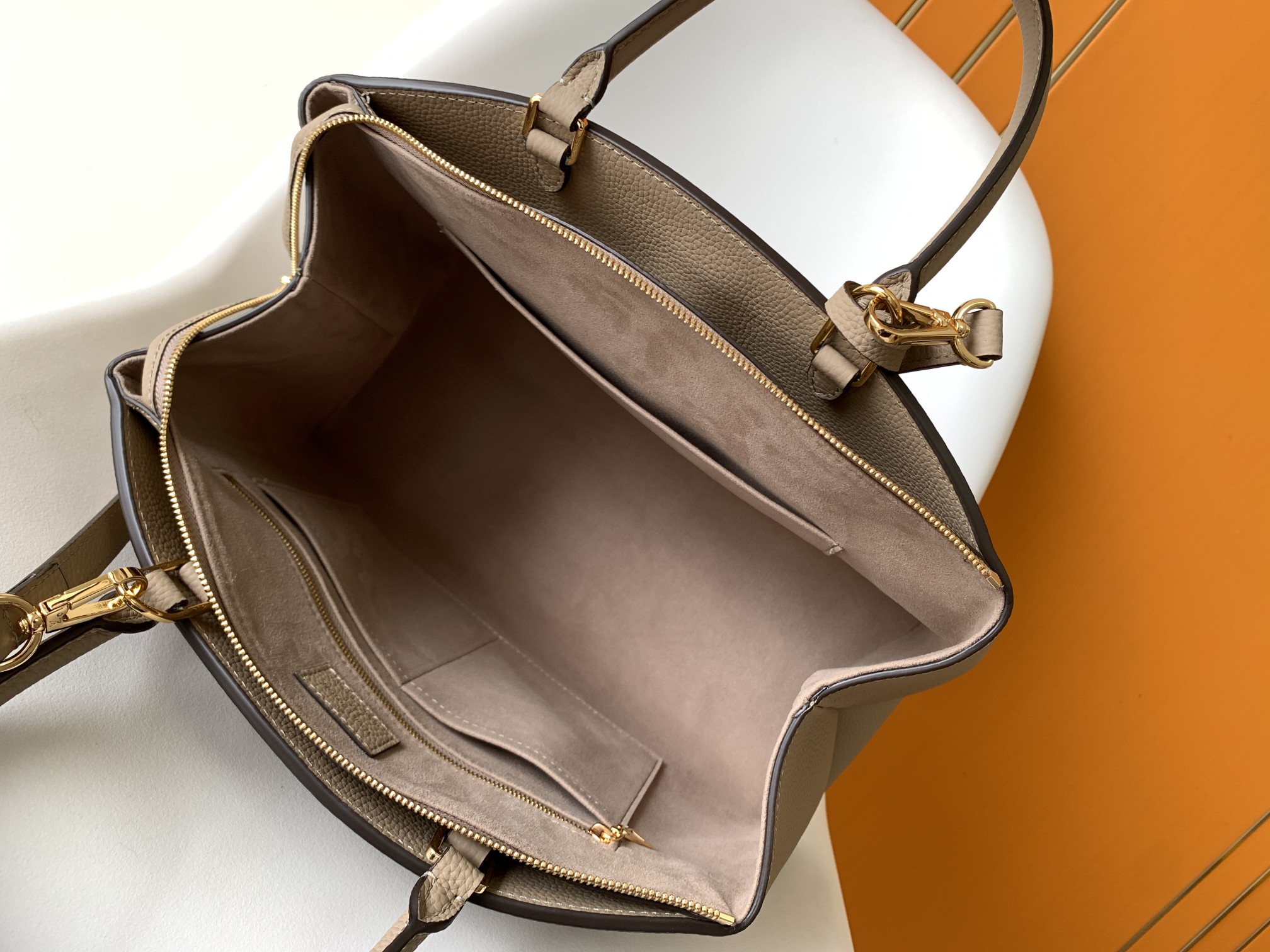 Louis Vuitton Basic Bag Black M-l-s