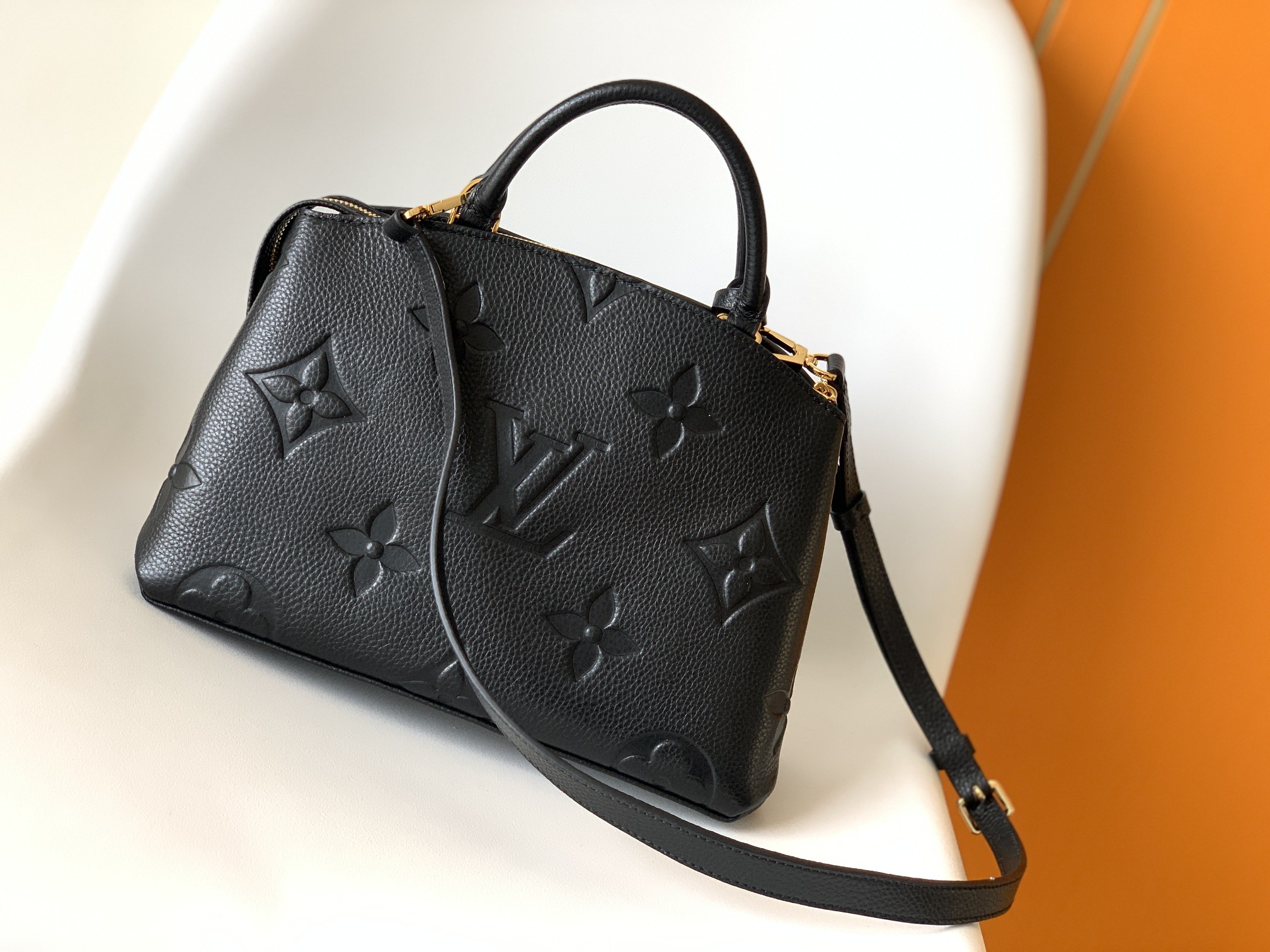 Louis Vuitton Basic Bag Black M-l-s