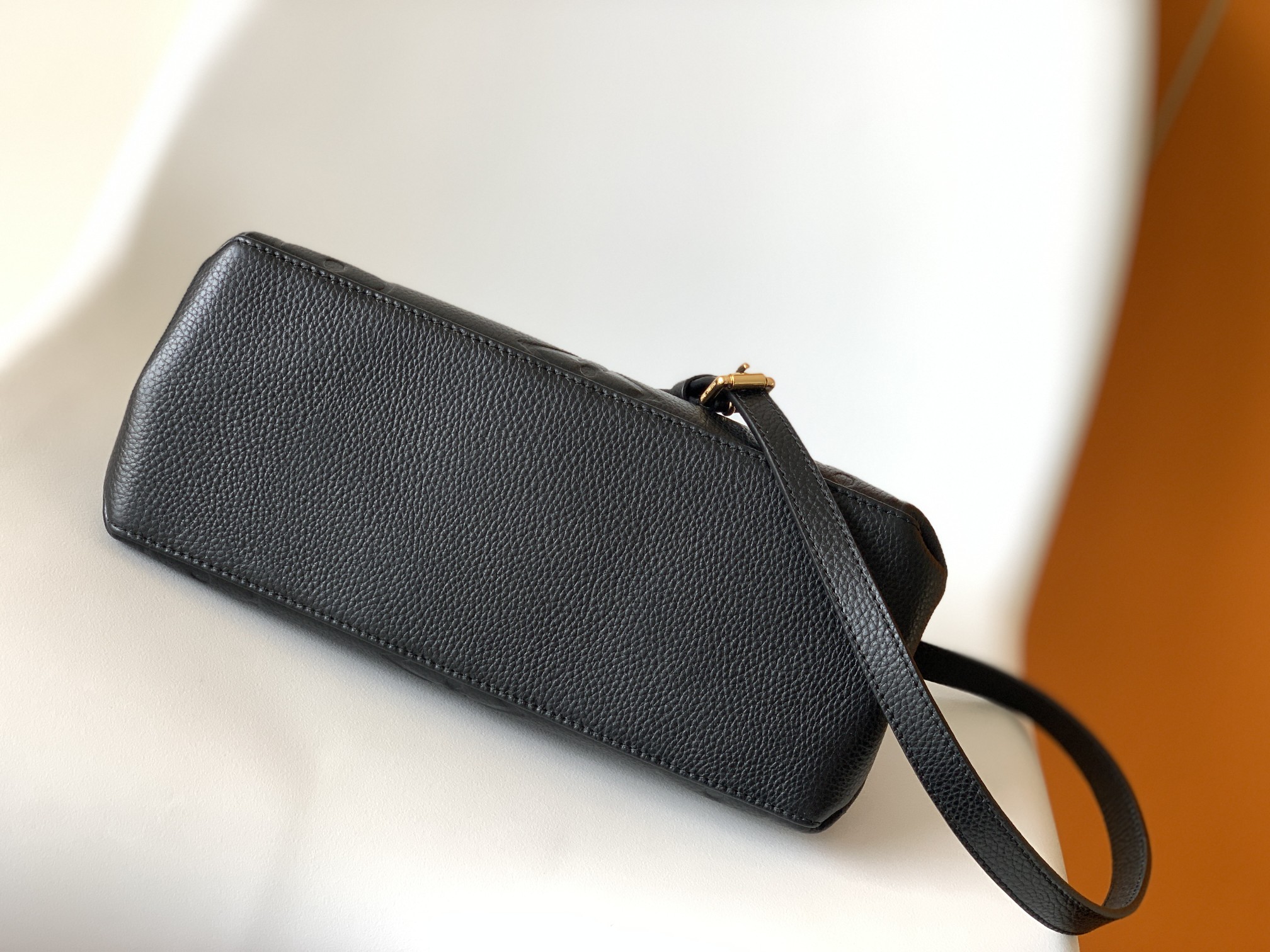 Louis Vuitton Basic Bag Black M-l-s