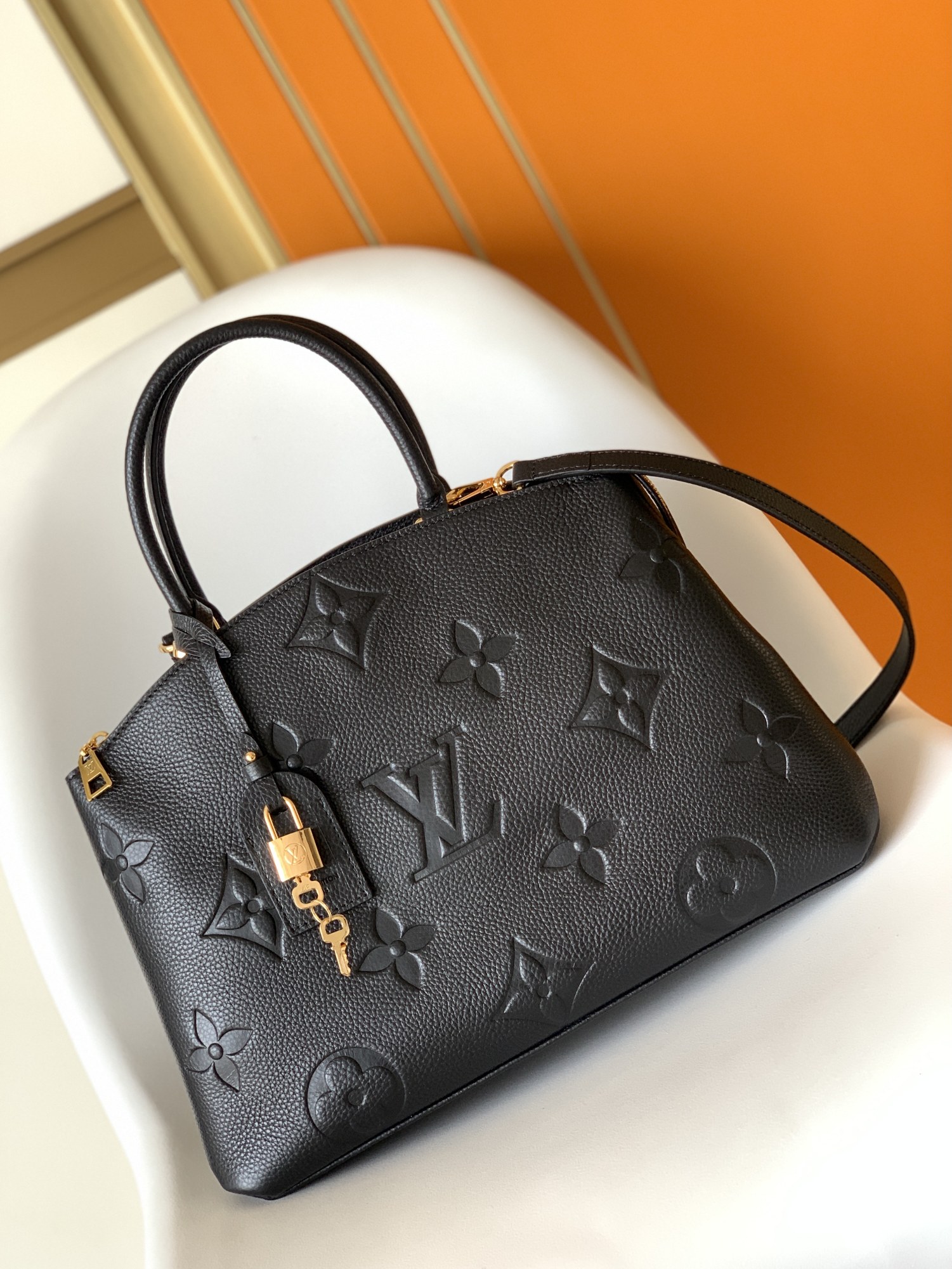 Louis Vuitton Basic Bag Black M-l-s