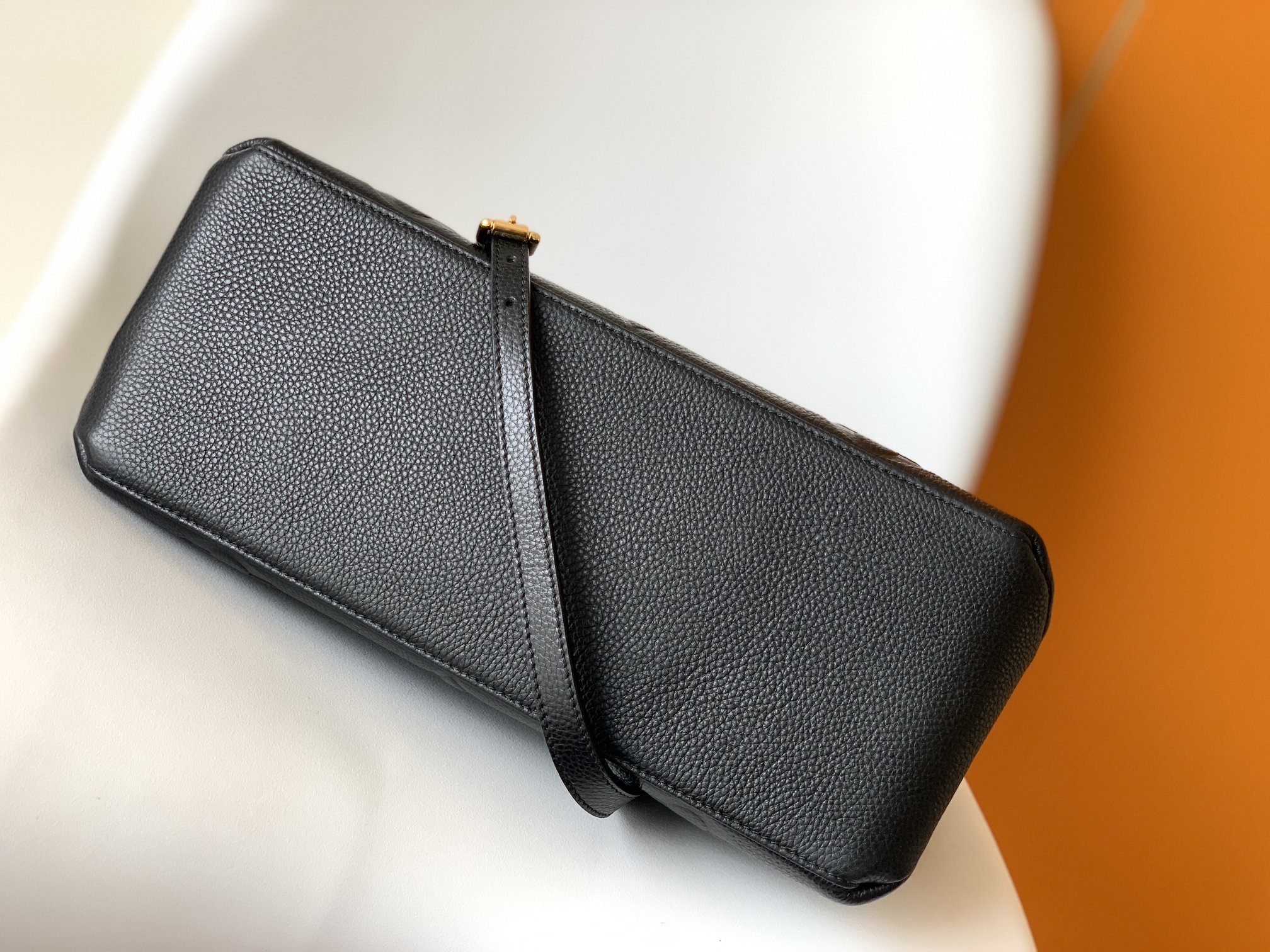 Louis Vuitton Basic Bag Black M-l-s