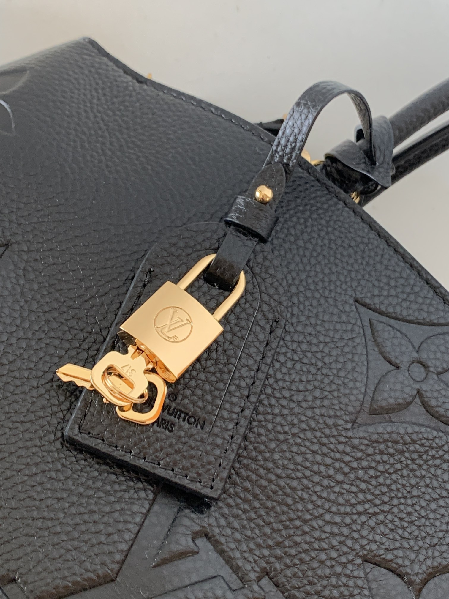Louis Vuitton Basic Bag Black M-l-s