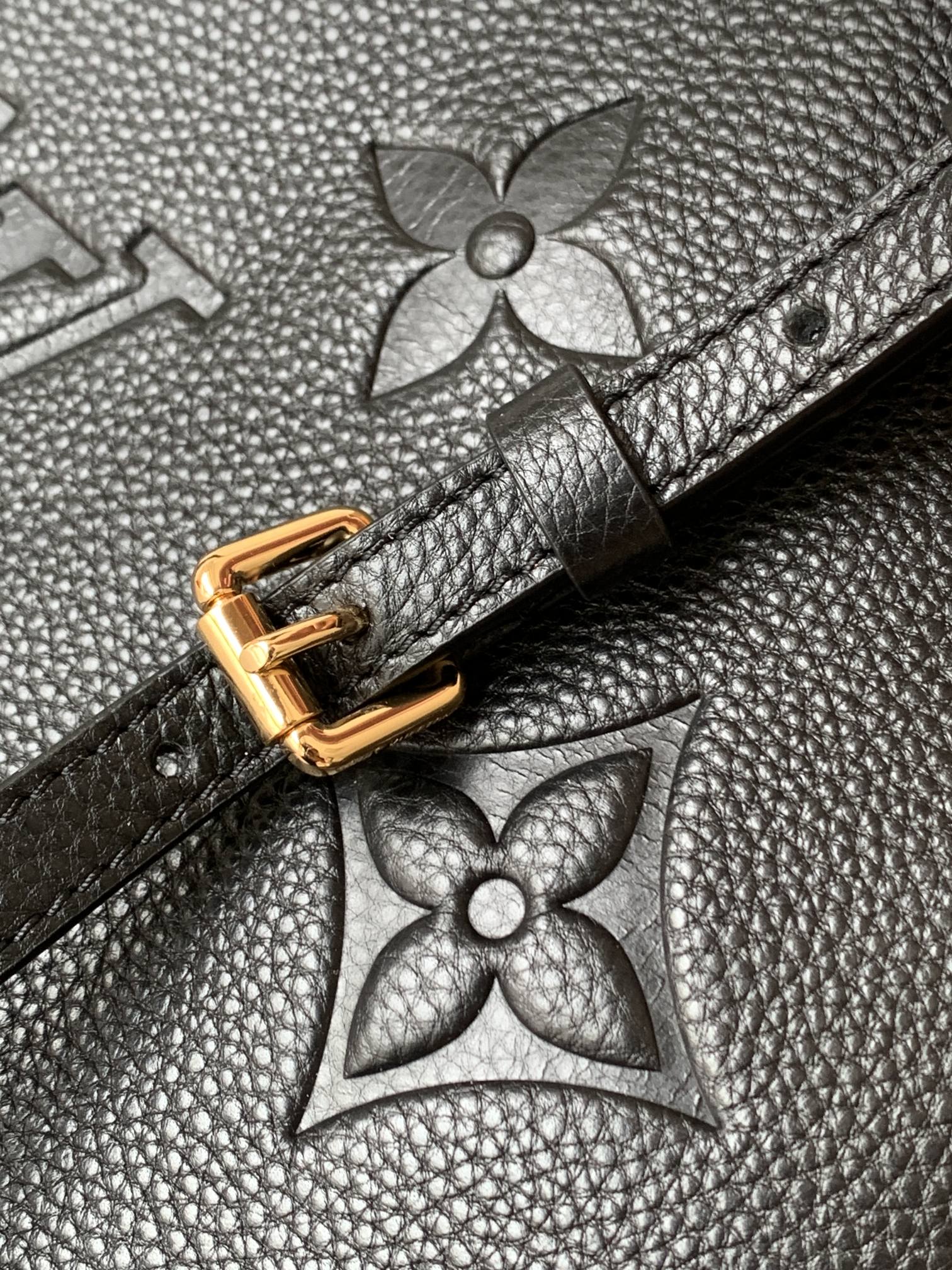 Louis Vuitton Basic Bag Black M-l-s