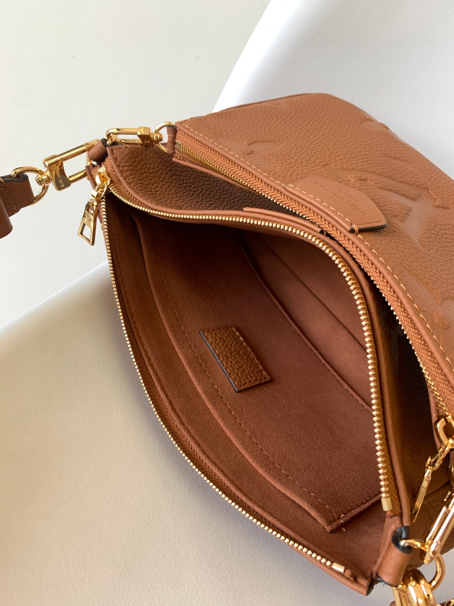 Louis Vuitton Basic Bag Black M