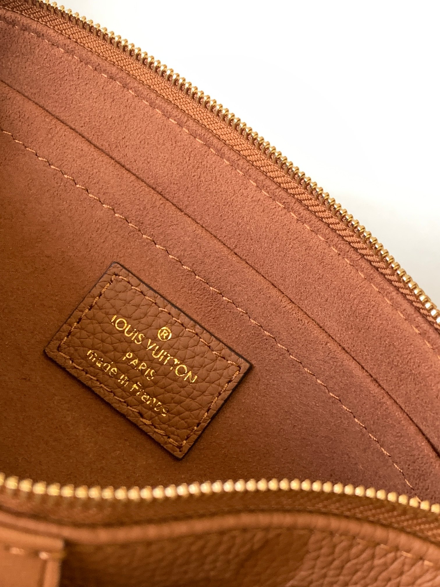 Louis Vuitton Basic Bag Black M