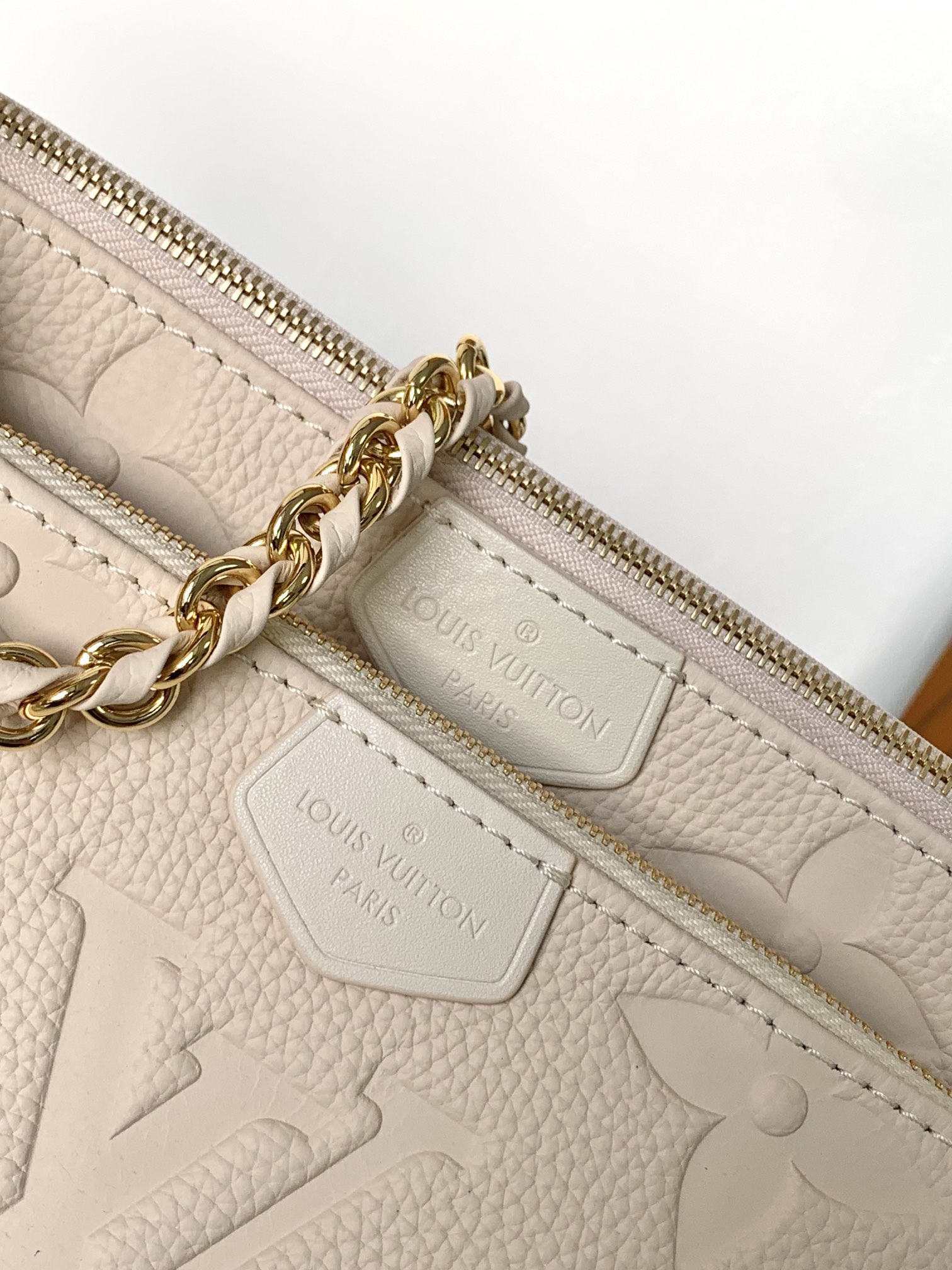 Louis Vuitton Basic Bag Black M