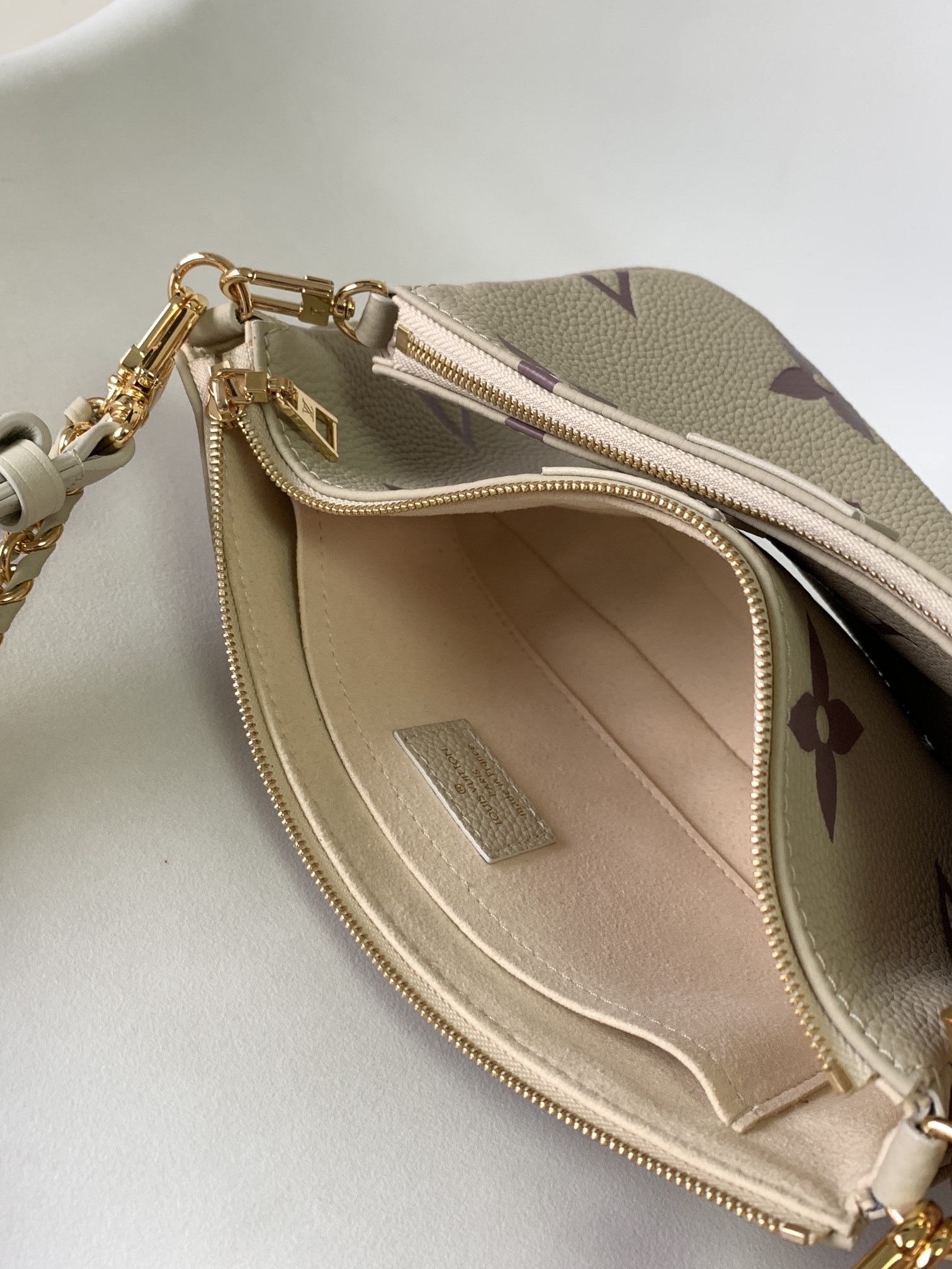 Louis Vuitton Basic Bag Black M