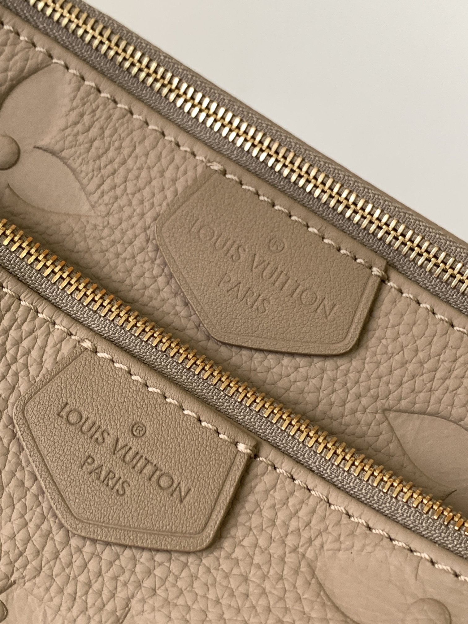 Louis Vuitton Basic Bag Black M