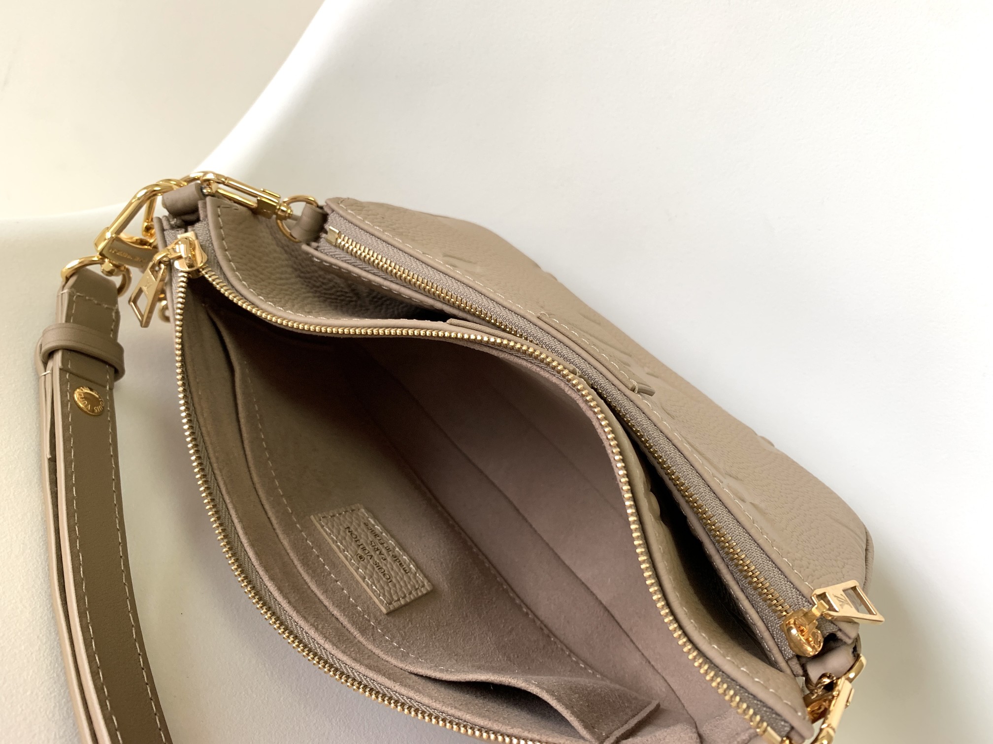 Louis Vuitton Basic Bag Black M