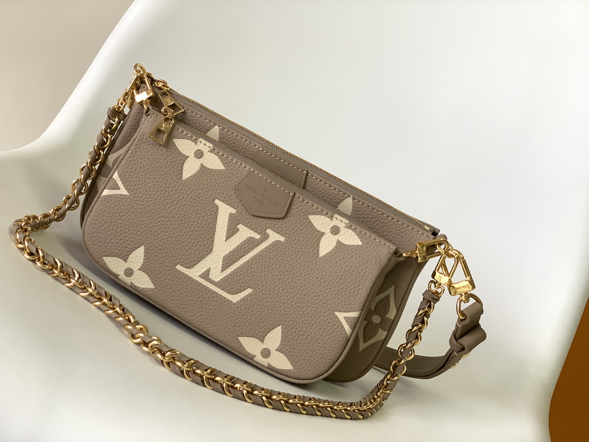 Louis Vuitton Basic Bag Black M