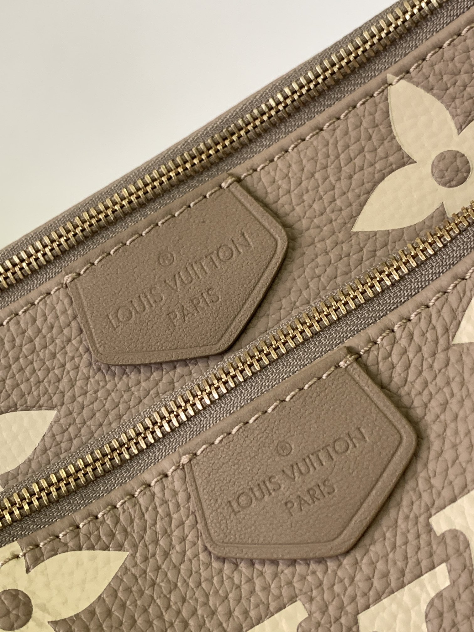 Louis Vuitton Basic Bag Black M