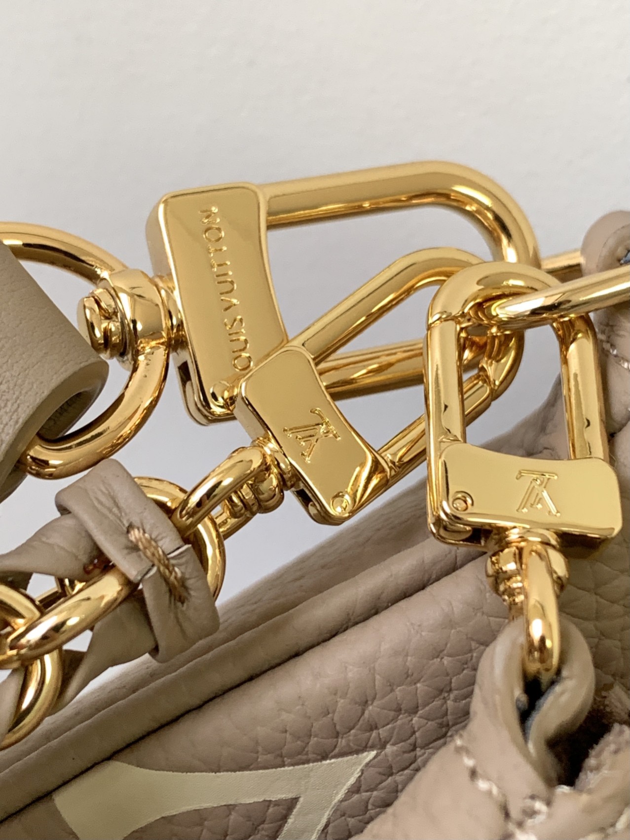 Louis Vuitton Basic Bag Black M