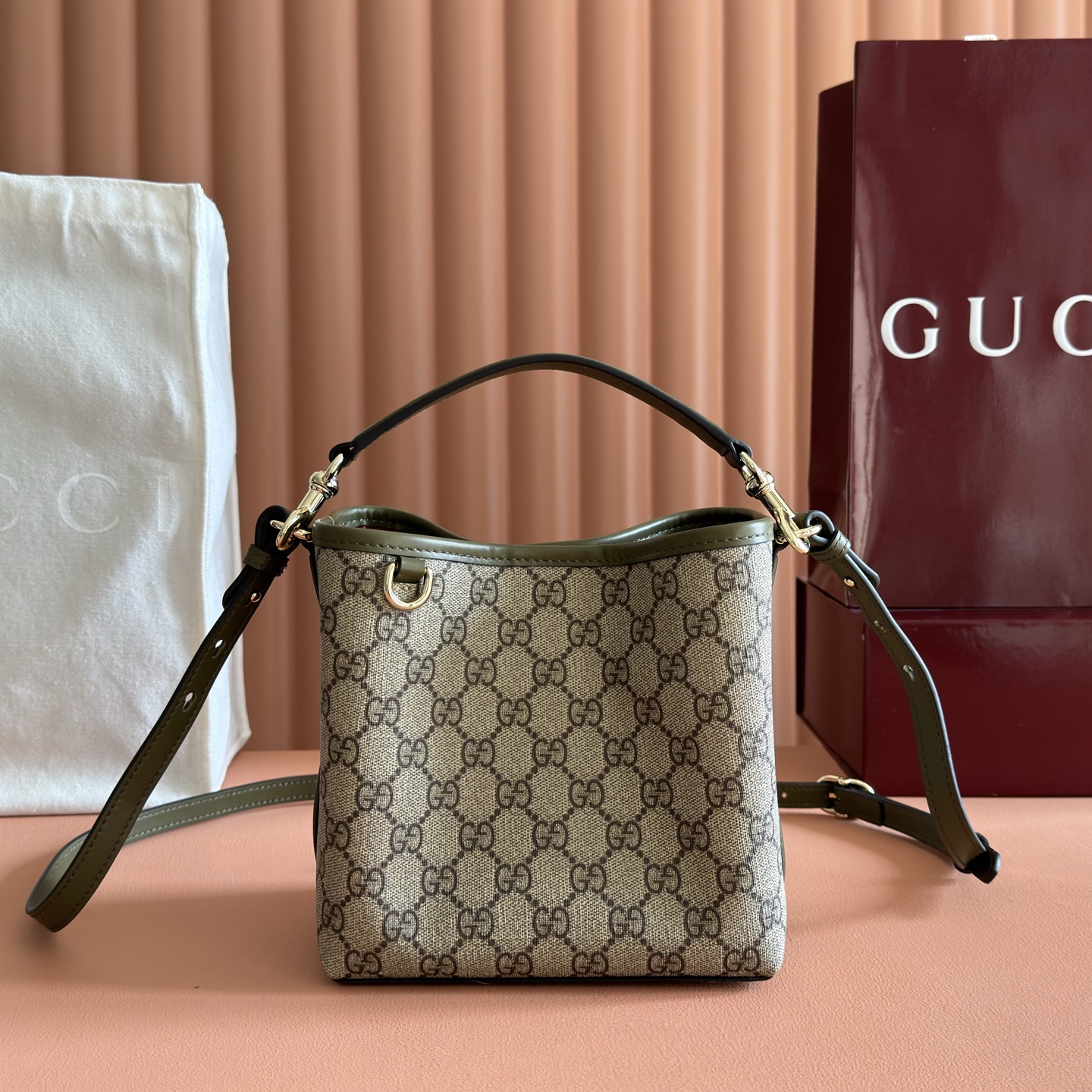 Gucci Bucket Bag Cow Leather Gold M-l