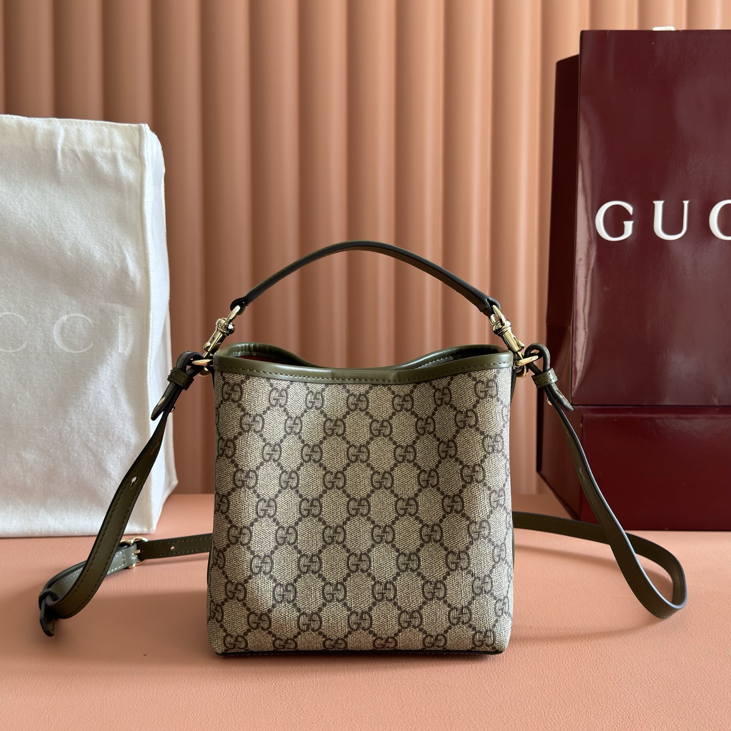 Gucci Bucket Bag Cow Leather Gold M-l