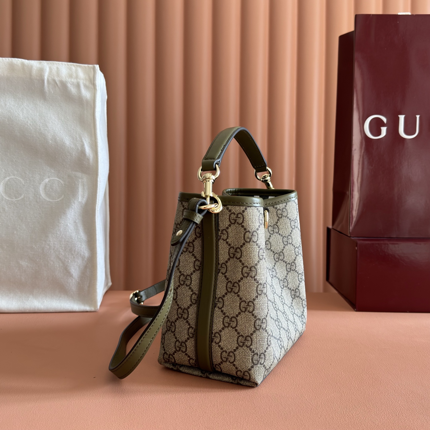 Gucci Bucket Bag Cow Leather Gold M-l