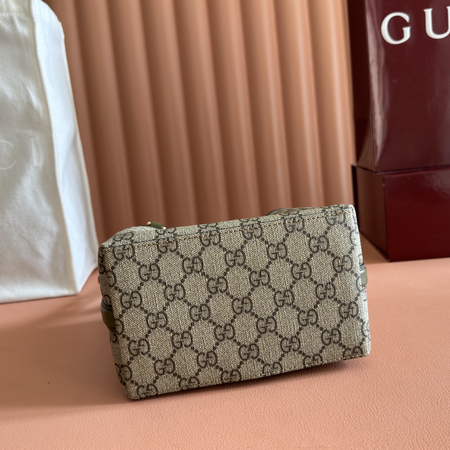 Gucci Bucket Bag Cow Leather Gold M-l