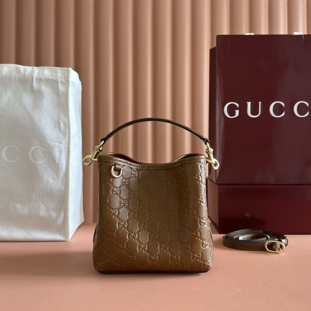 Gucci Bucket Bag Cow Leather Gold M-l