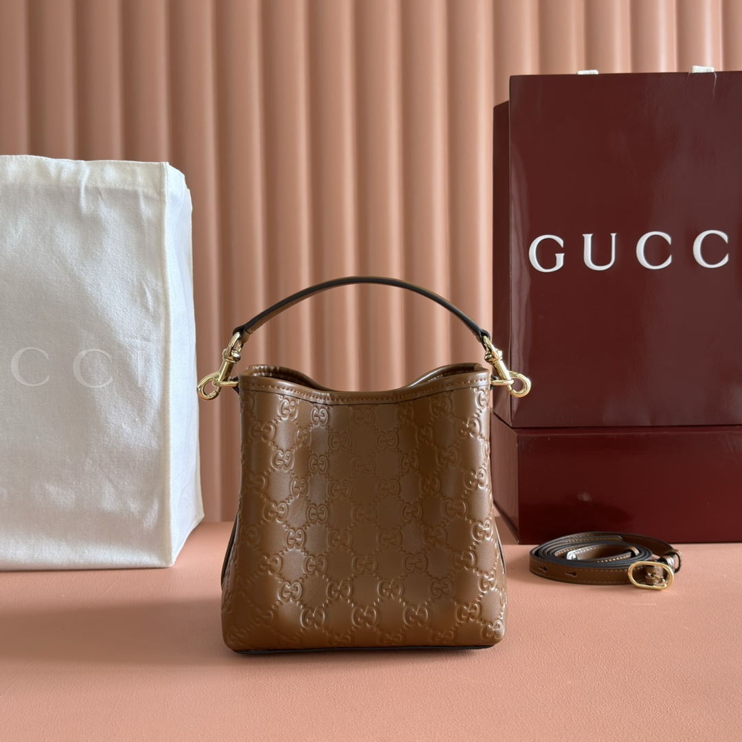 Gucci Bucket Bag Cow Leather Gold M-l