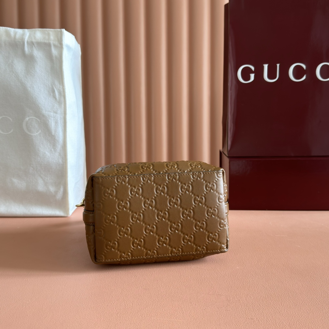 Gucci Bucket Bag Cow Leather Gold M-l