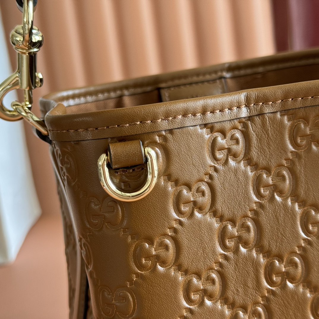 Gucci Bucket Bag Cow Leather Gold M-l