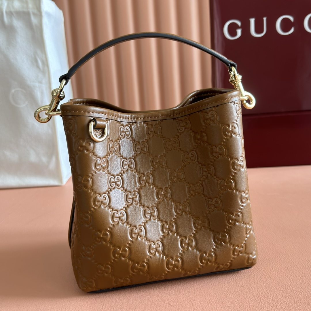 Gucci Bucket Bag Cow Leather Gold M-l