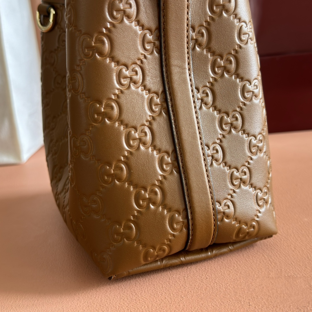 Gucci Bucket Bag Cow Leather Gold M-l