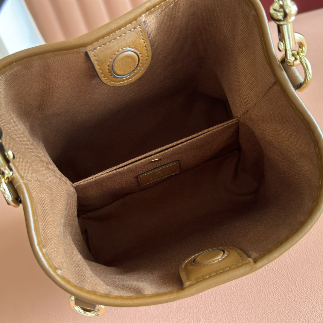 Gucci Bucket Bag Cow Leather Gold M-l