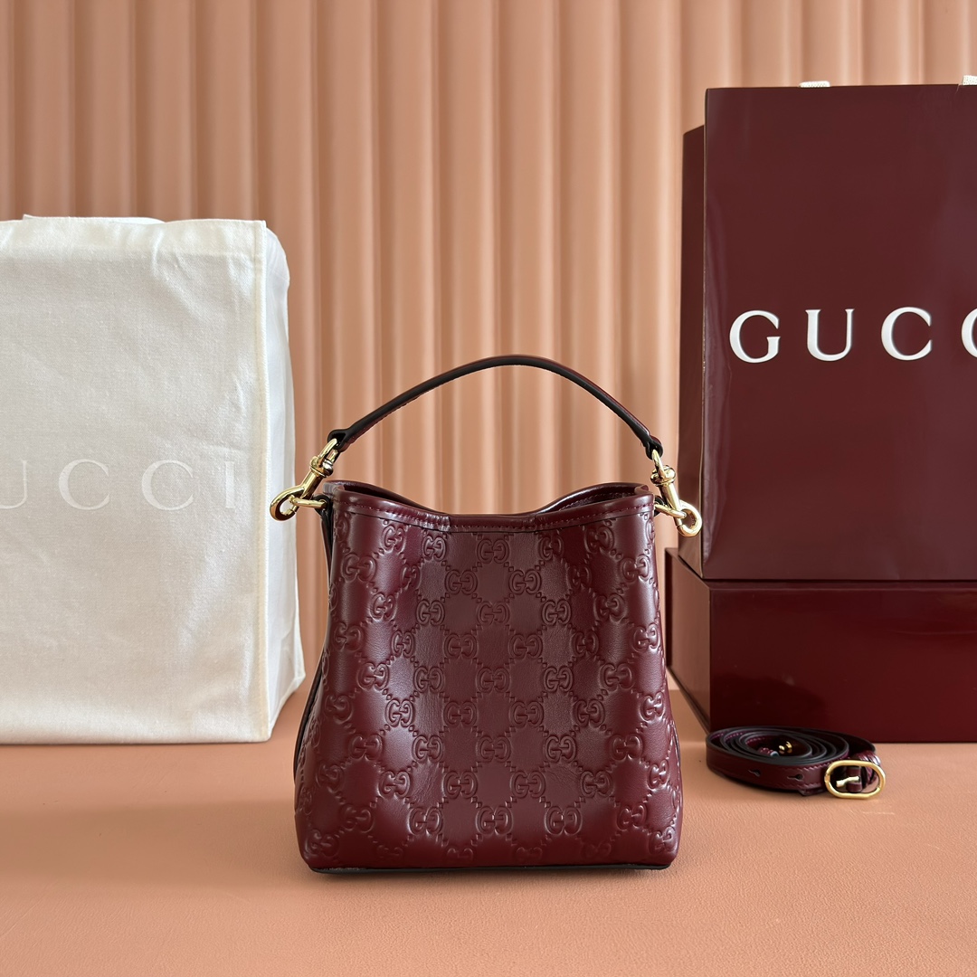 Gucci Bucket Bag Cow Leather Gold M-l