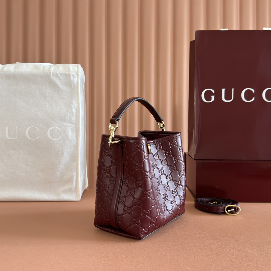 Gucci Bucket Bag Cow Leather Gold M-l