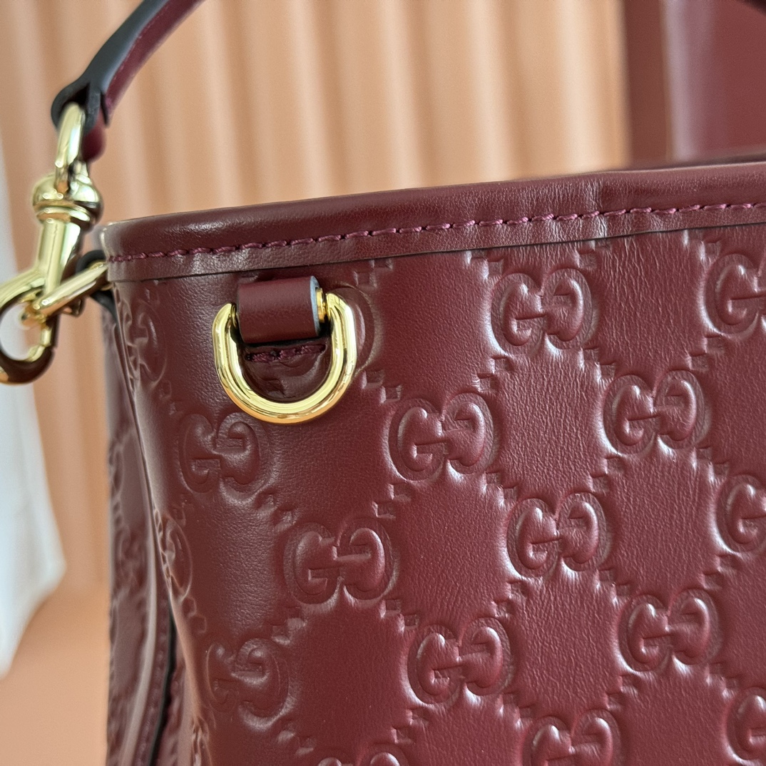 Gucci Bucket Bag Cow Leather Gold M-l