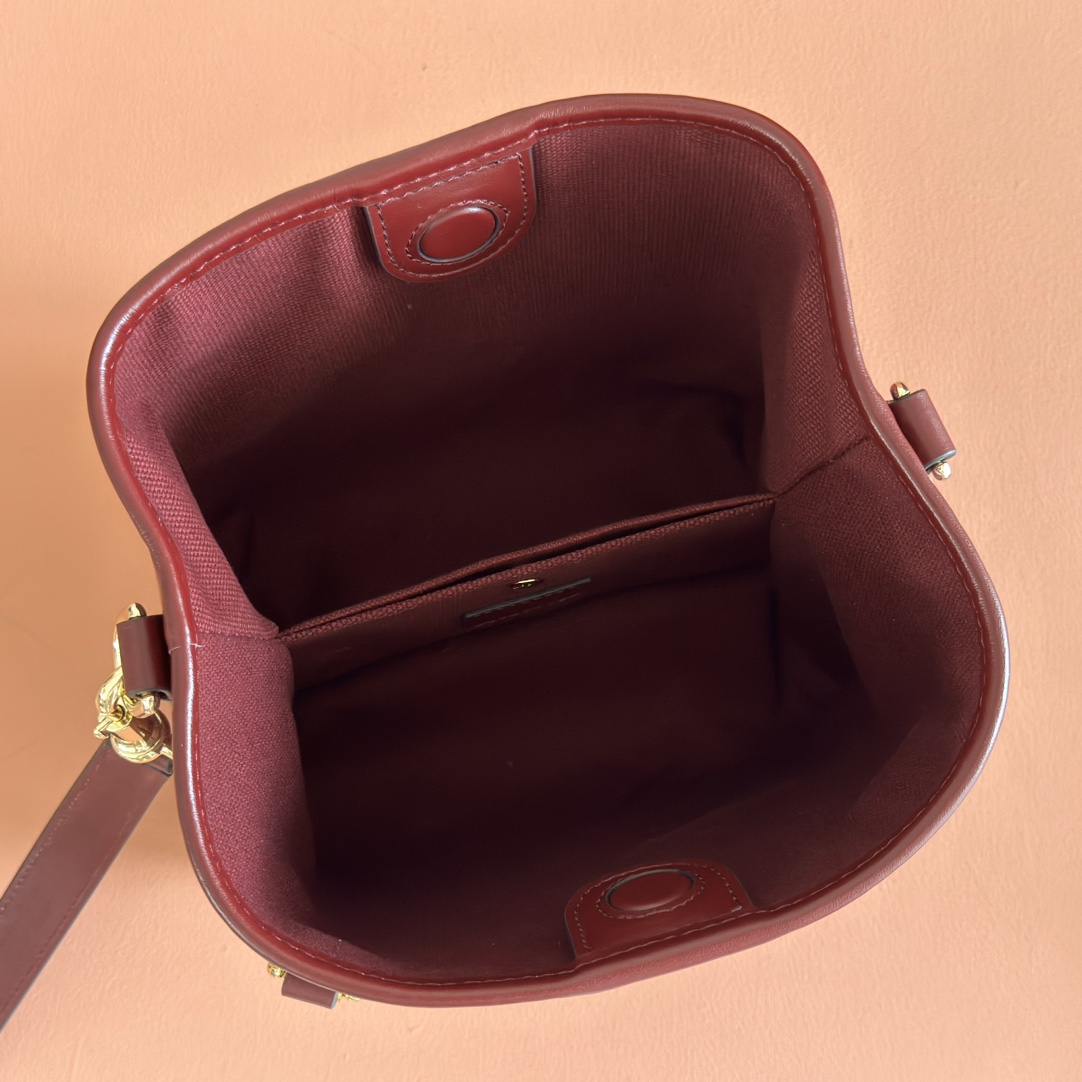 Gucci Bucket Bag Cow Leather Gold M-l