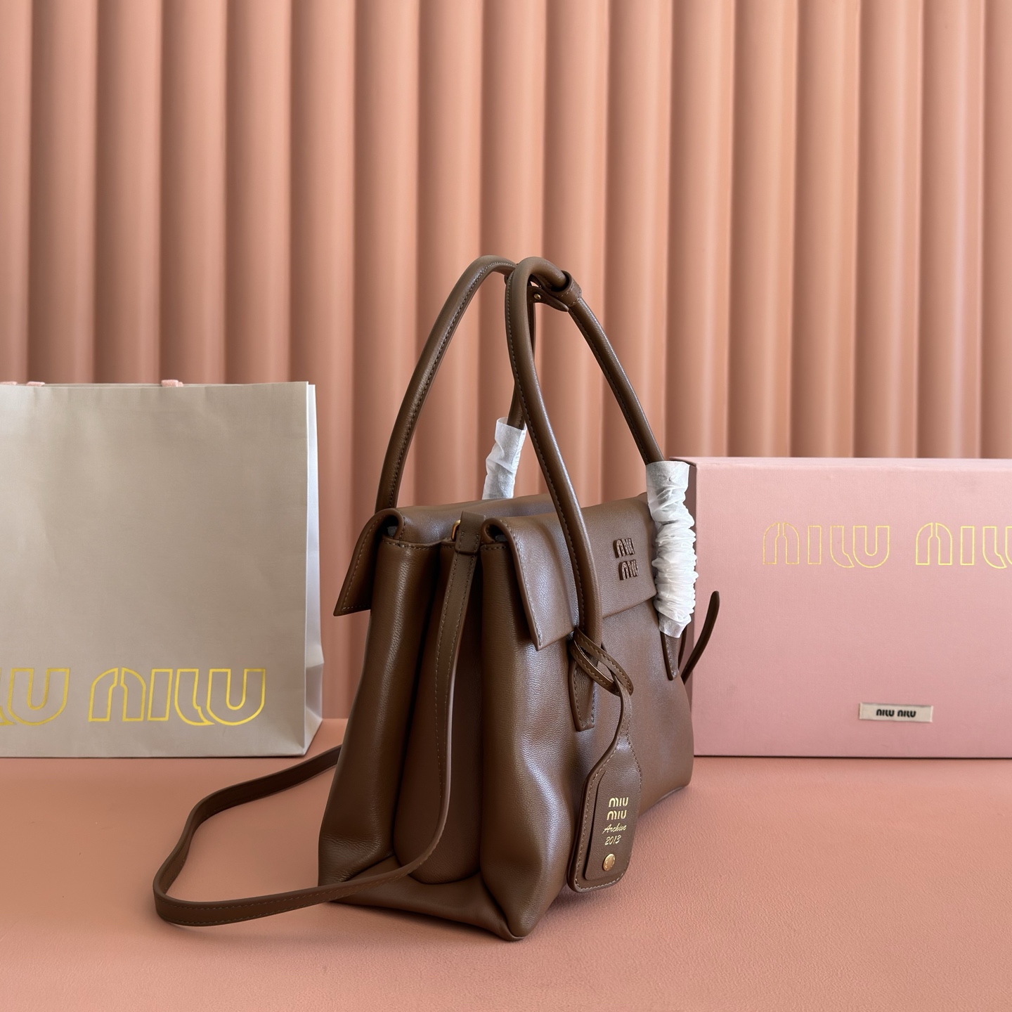 Miu Miu Basic Bag Cow Leather Gold M-l-s