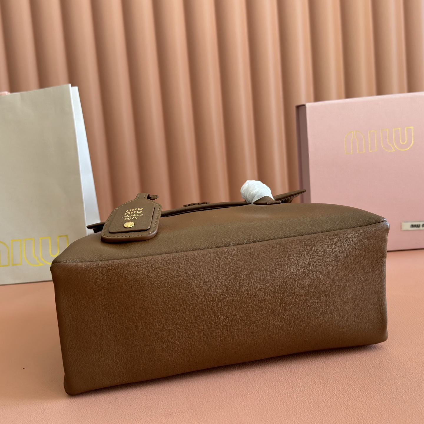 Miu Miu Basic Bag Cow Leather Gold M-l-s