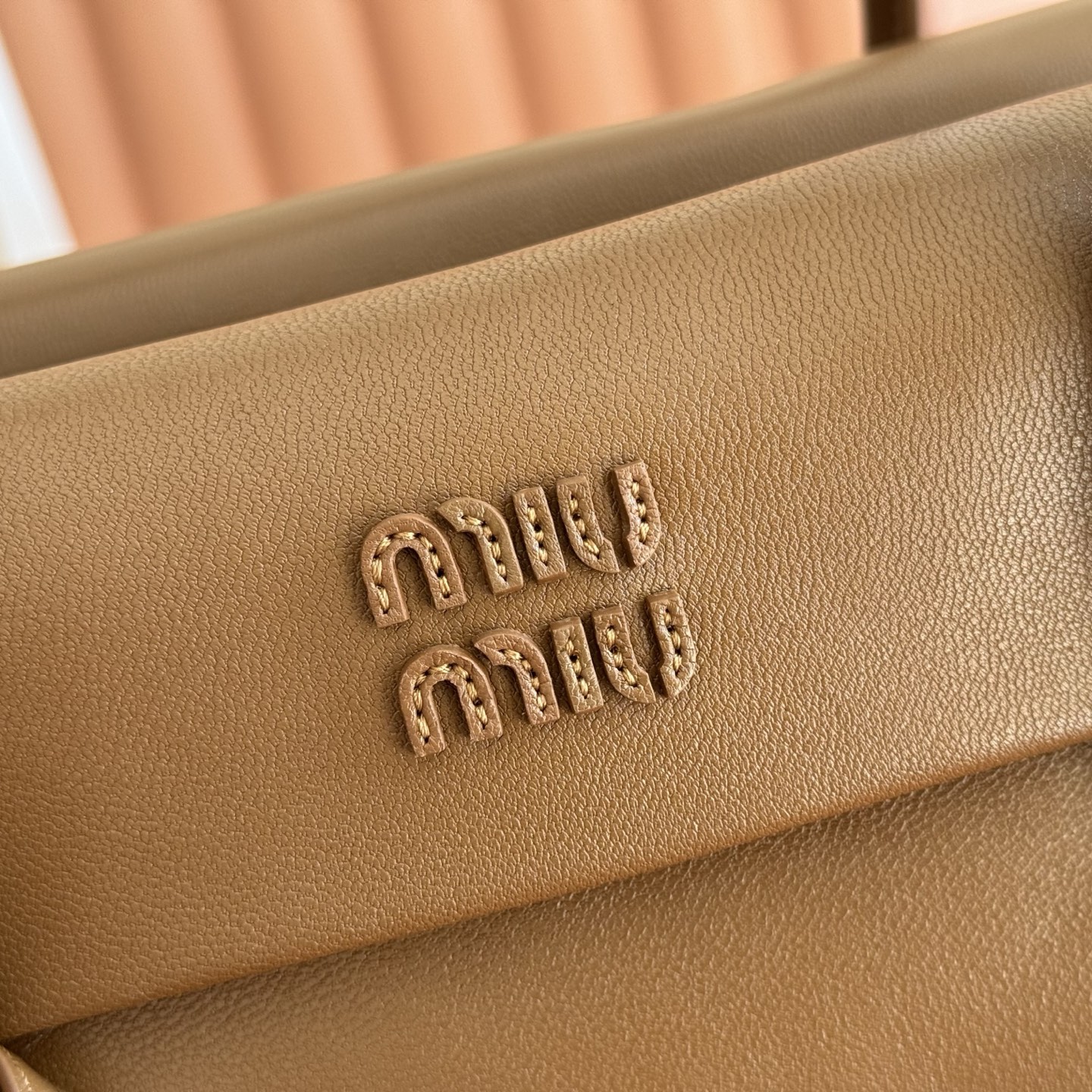 Miu Miu Basic Bag Cow Leather Gold M-l-s