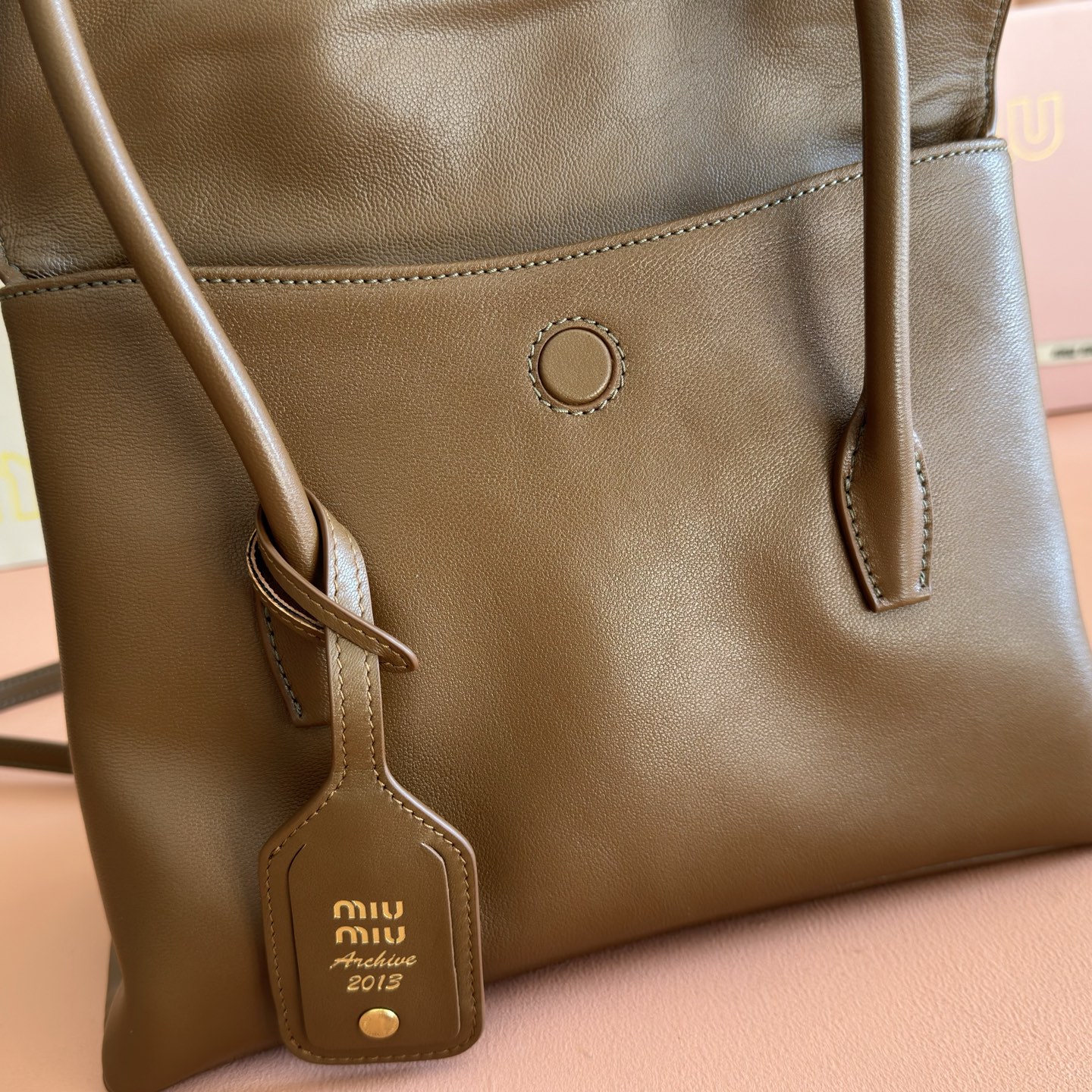 Miu Miu Basic Bag Cow Leather Gold M-l-s