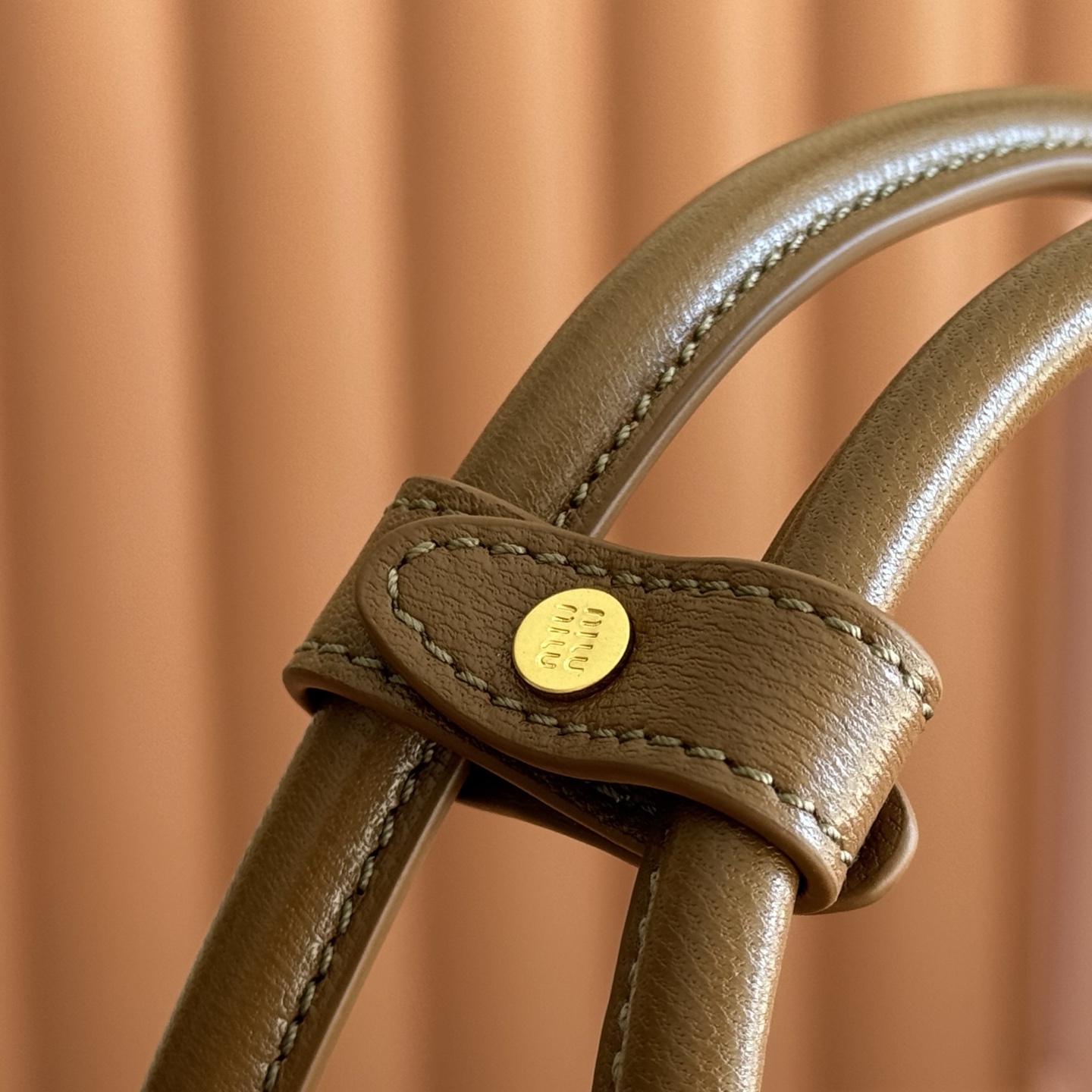 Miu Miu Basic Bag Cow Leather Gold M-l-s