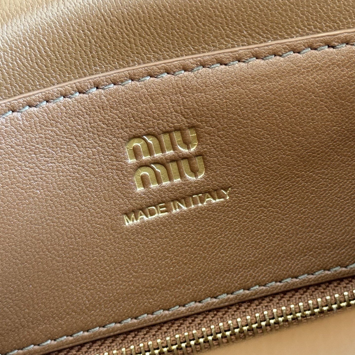 Miu Miu Basic Bag Cow Leather Gold M-l-s