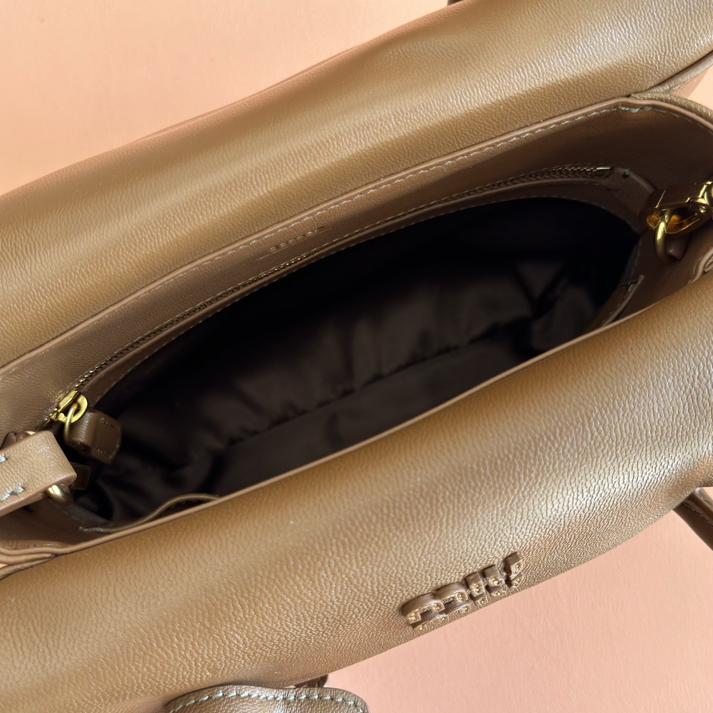 Miu Miu Basic Bag Cow Leather Gold M-l-s