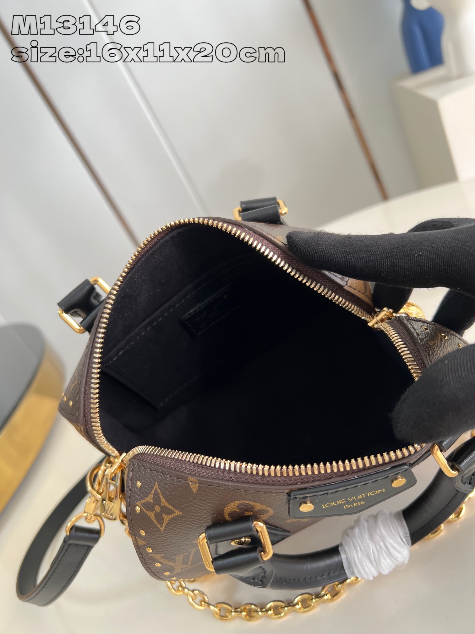 Louis Vuitton Basic Bag Canvas M-l-s