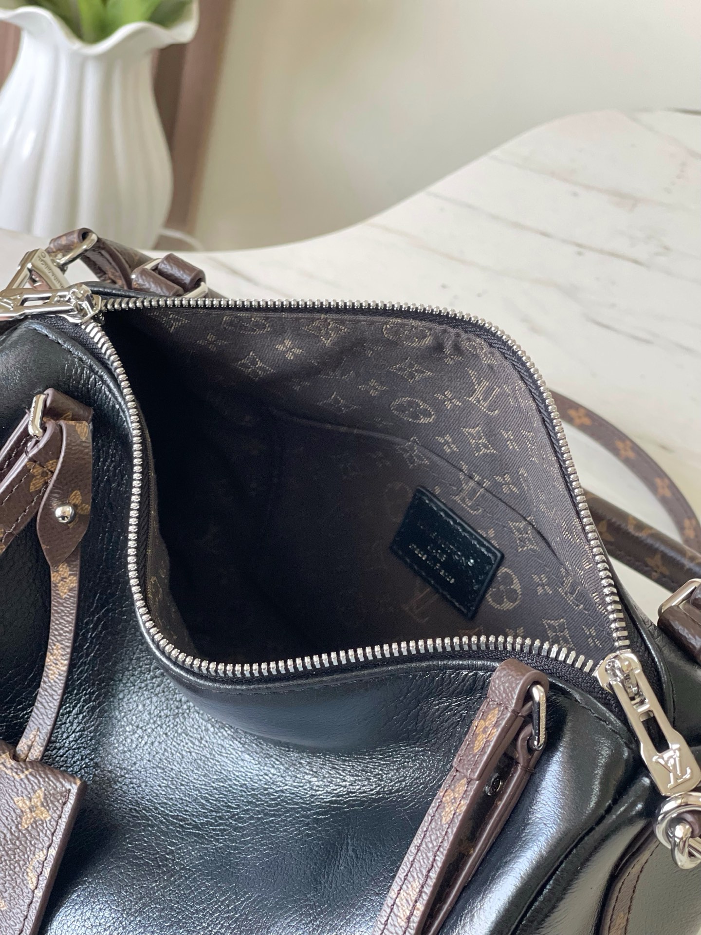 Louis Vuitton Basic Bag Cow Leather M-l-s