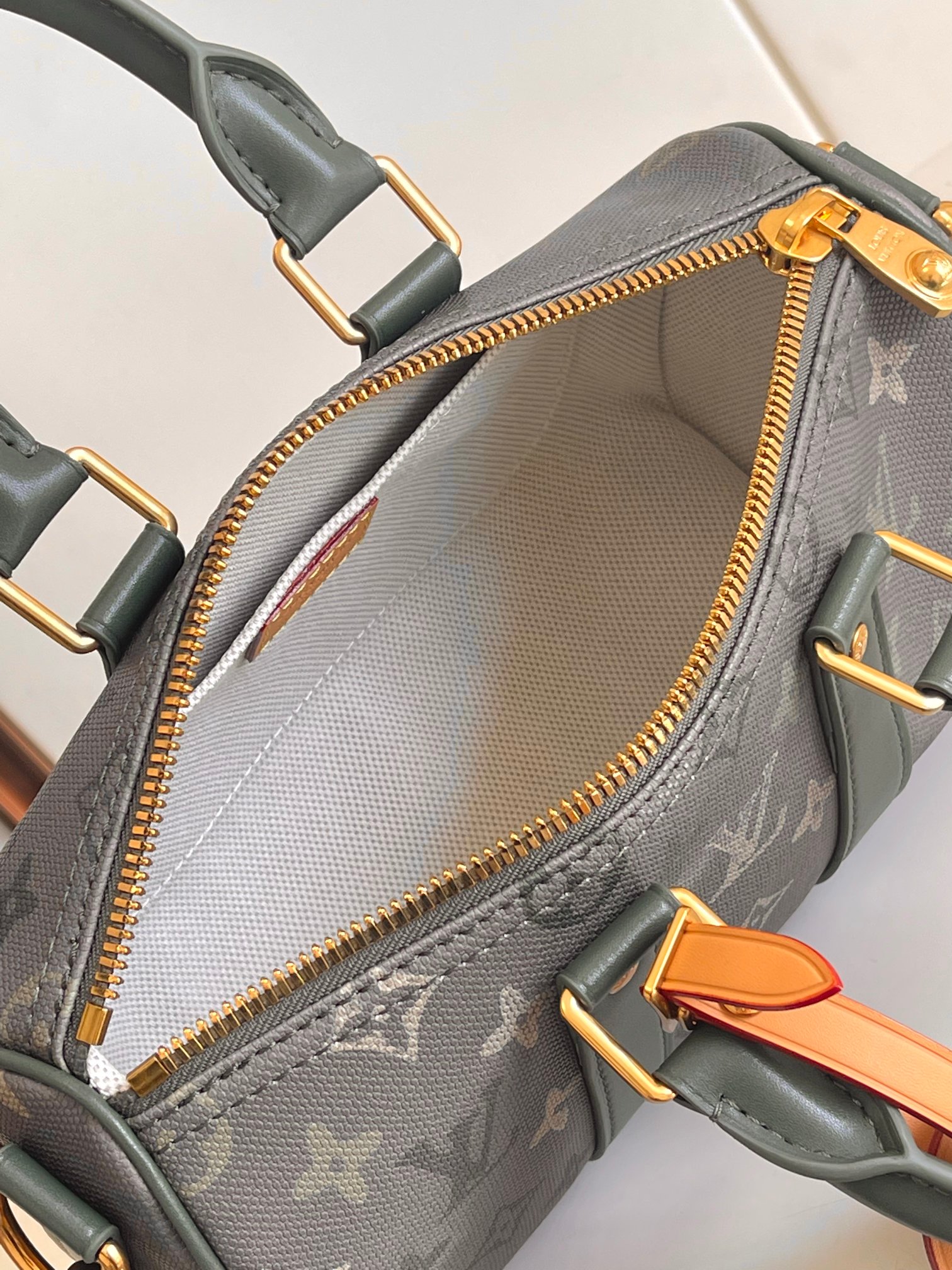 Louis Vuitton Basic Bag Canvas Green M-l-s