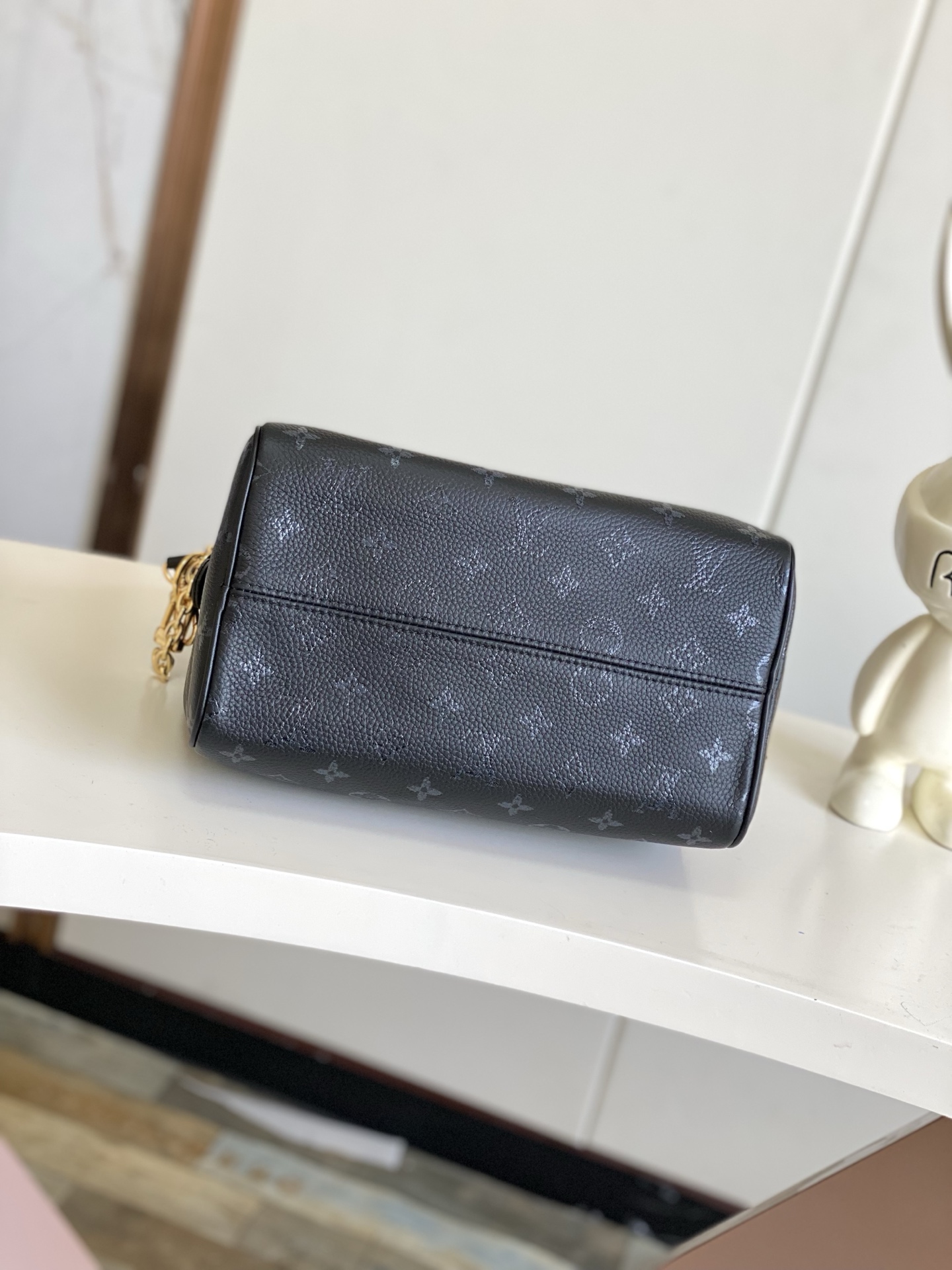 Louis Vuitton Basic Bag Cow Leather M-l-s
