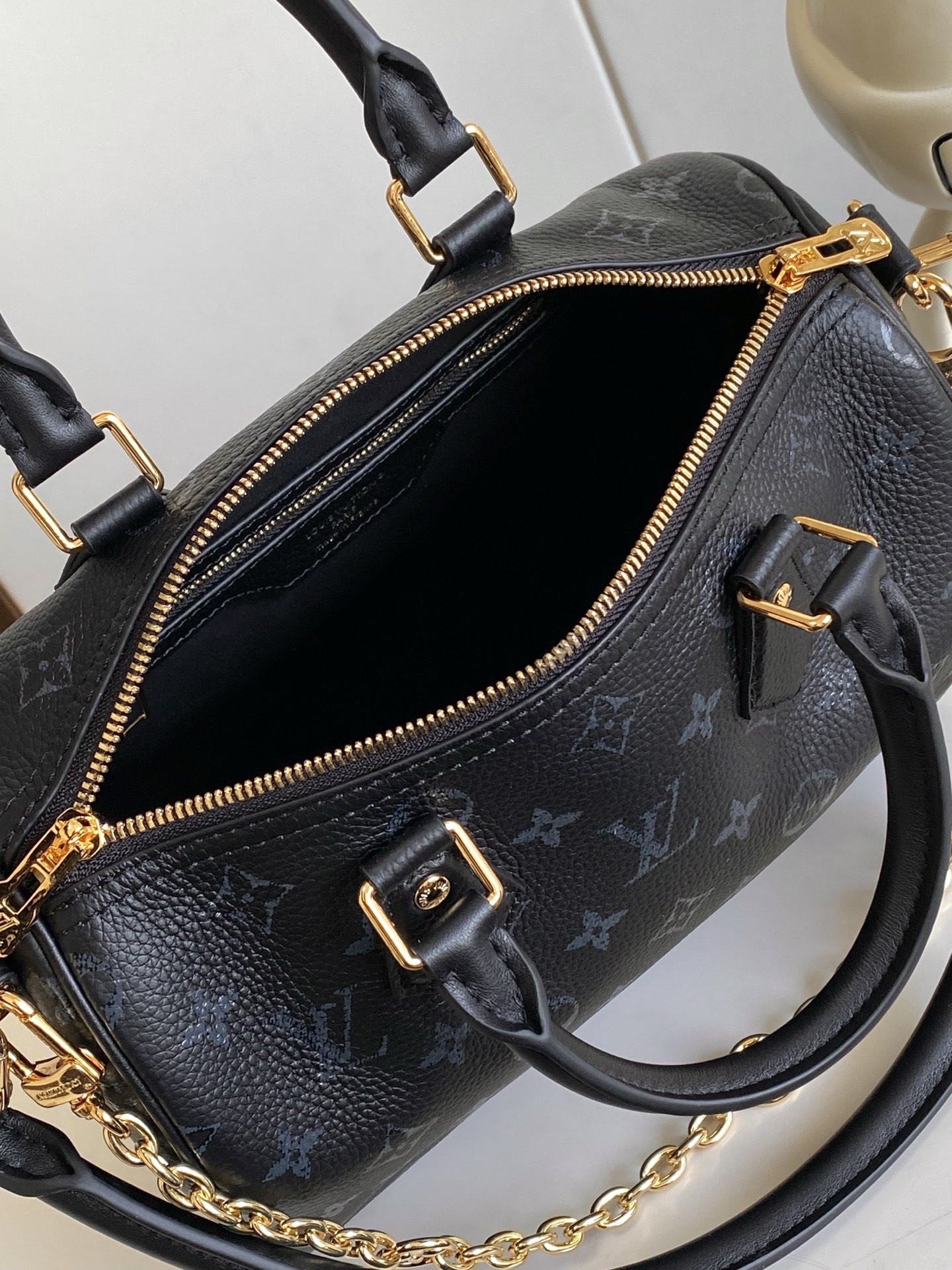Louis Vuitton Basic Bag Cow Leather M-l-s