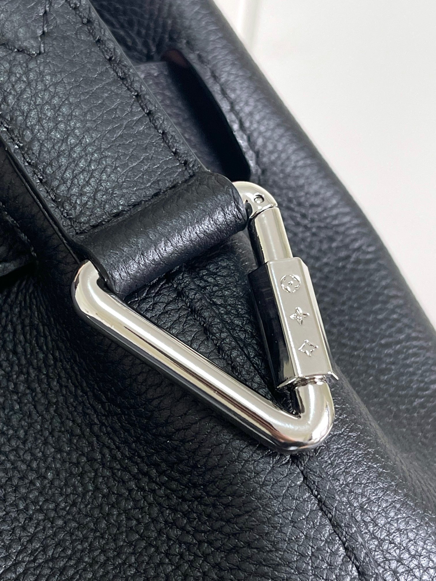 Louis Vuitton Basic Bag Cow Leather M