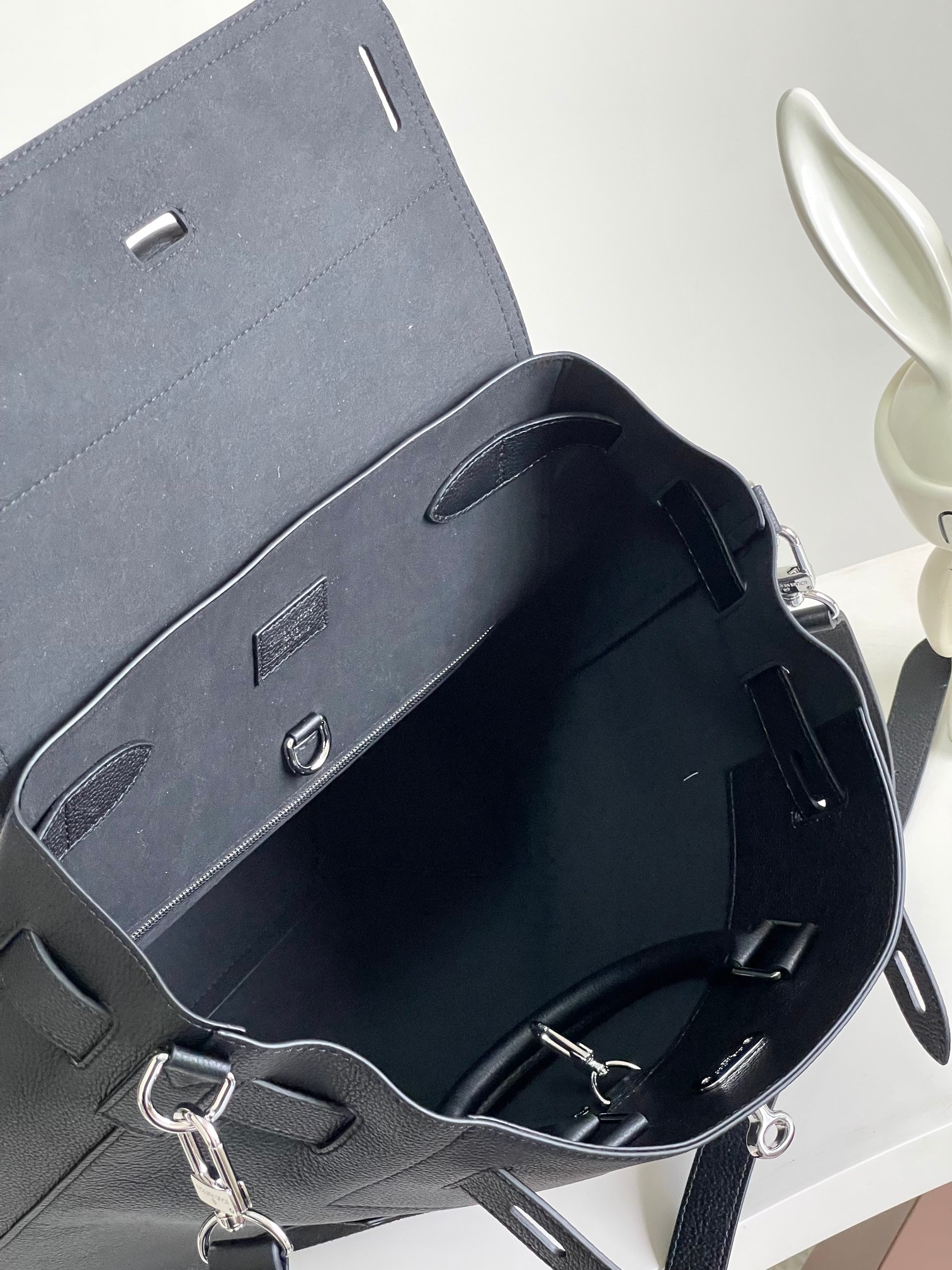 Louis Vuitton Basic Bag Cow Leather M